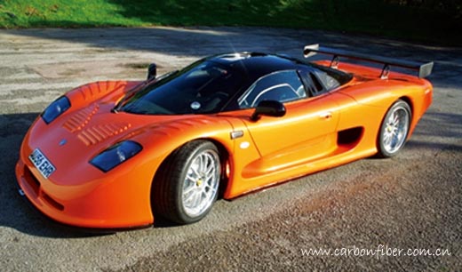 图7 mosler mt900s全复材车身